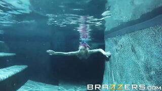 Anna Bell Peaks gondosan popsiba rakva