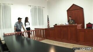 Angelica Heart kettő kukit kap a bíróságon