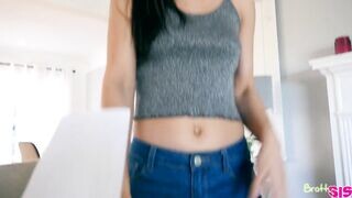 Alina Lopez imádja szopni a bátyó faszát