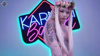 Jelmezes tini ribi megrakva
