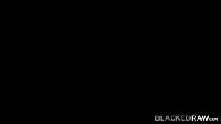 BlackedRaw - Oxana Chic fiatal csajszika rábukik a faszra