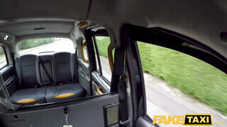 Fake Taxi - Alice Judge segglyukba reszelve a taxiban