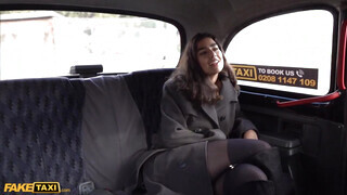 Fake Taxi - Aysha a gyönyörű olasz tini gádzsi