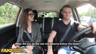 Fake Driving School - Emylia Argan a szőrös muffos oktató