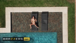BRAZZERS - Jolee Love a óriási csöcsű fiatal pipi