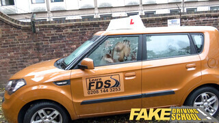 Fake Driving School - Tini maca az oktatóval kúr