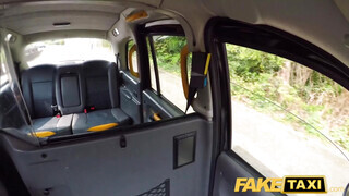 Fake Taxi - Barbie Sins hátsó lyukba dugva