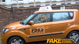 Fake Driving School - méretes tőgyes izgató nő szexelni akar