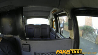 FakeTaxi - lesbi lányok egymást nyaldossák