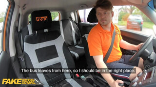 Fake Driving School - vegyvédelmi ruhában ül be a szuka a kocsiba