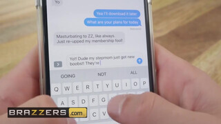 Brazzers - Alexis Fawx a óriási keblű nevelő anya