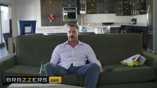 Brazzers - a tetkós pornós csajszi elpusztítva