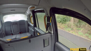 Fake Taxi - Ava Austen a hatalmas popós kitetovált csajszika