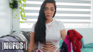 Mofos - Mj Fresh a vadító termetes tőgyes tini
