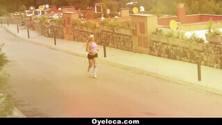 OyeLoca - Blondie Fesser a méretes cickós argentin