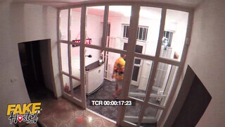 Három lezbi maca kényezteti magát - Fake Hostel