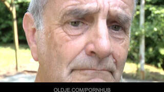 Oldje - az korosodó motoros és a tini lány