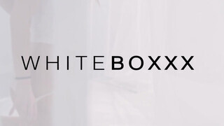 WHITEBOXXX - Világos Szőke tini maca extra masszázst kap