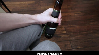 PERVNANA - Erica Lauren a fiatal cerkát kedveli