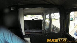 FakeTaxi - Bonnie Rose bekapja a fügyit