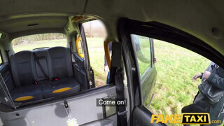 Fake Taxi - Summer Rose kettő hímvesszőt kap