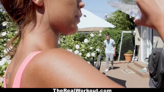 TheRealWorkout - fekete szexy fitness vlogger videója
