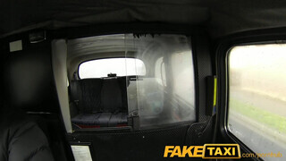 FakeTaxi - Világos Szőke termetes popós lány megrakva