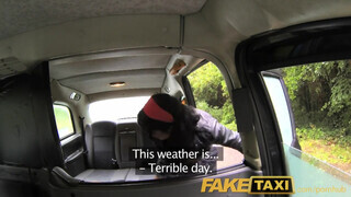 FakeTaxi - kolumbiai csaj hátsó nyílásba kurelva