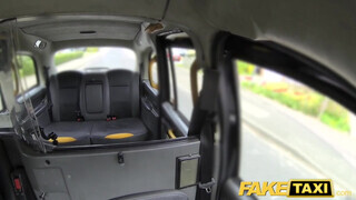 Fake Taxi - Hatalmas picsájú spanyol milf segg lyukba kúrva