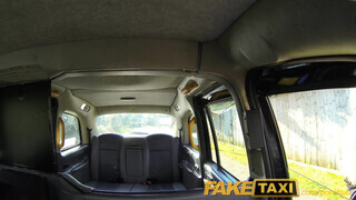 FakeTaxi - Chelsey Lanette a gigantikus cickós szöszi