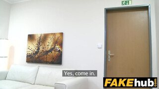 Fake Agent - ártatlan csoki csajszi és a kukac esete