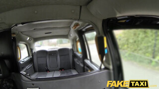 Fake Taxi - ausztrál bige a szabadban is imádja csinálni