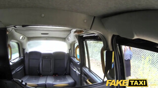 Fake Taxi - idősebb nőci termetes dárdát akar
