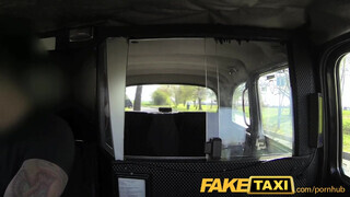 FakeTaxi - ártatlan kicsike tini lány és a vastag nyeles aszpirin