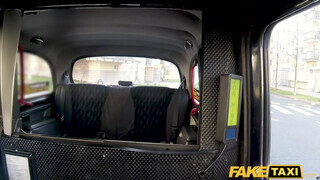 Fake Taxi - 19 éves tini pipi hancúrozni akart