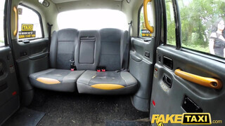 Fake Taxi - Csöcsös csajszi közösül a hátsó ülésen