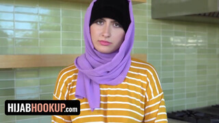 Hijab Hookup - méretes popós nőci és a nevelő apukája