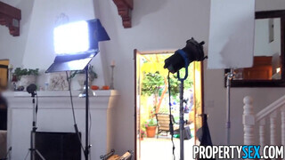PropertySex - Riley Reid mint ingatlanos tini nőci