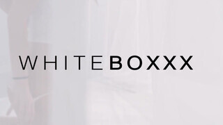 WHITEBOXXX - egyszerűen rám mászott ez a bomba gádzsi
