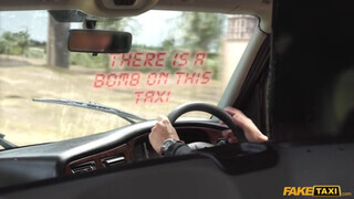 Fake Taxi - Fiatal maca a hátsó ülésen