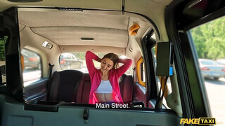 Fake Taxi - Sportos szuka bekúrva a taxiban