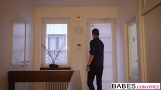 Babes - Paula Shy a méretes keblű gádzsi
