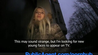 PublicAgent - Karol Lilien a óriási cickós szöszi