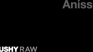 TUSHYRAW - Anissa Kate hátsójába brét tolnak