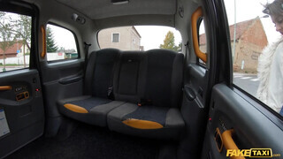 Fake Taxi - Vile Vixen jól cidázza a rúdat