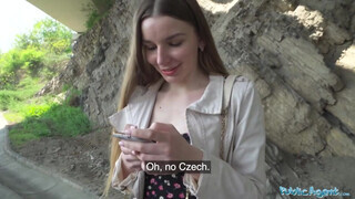 Public Agent - Arina Shy a félénk fiatal maca