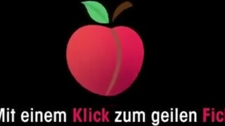 Amatőr tetkós gigászi cickós tini szuka