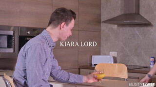 Kiara Lord benyeli a hímvesszőt