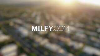 MILFY - Angelina és az óriás farkú fószer