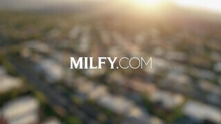 MILFY - Syren De Mer a melós hapsival reszel